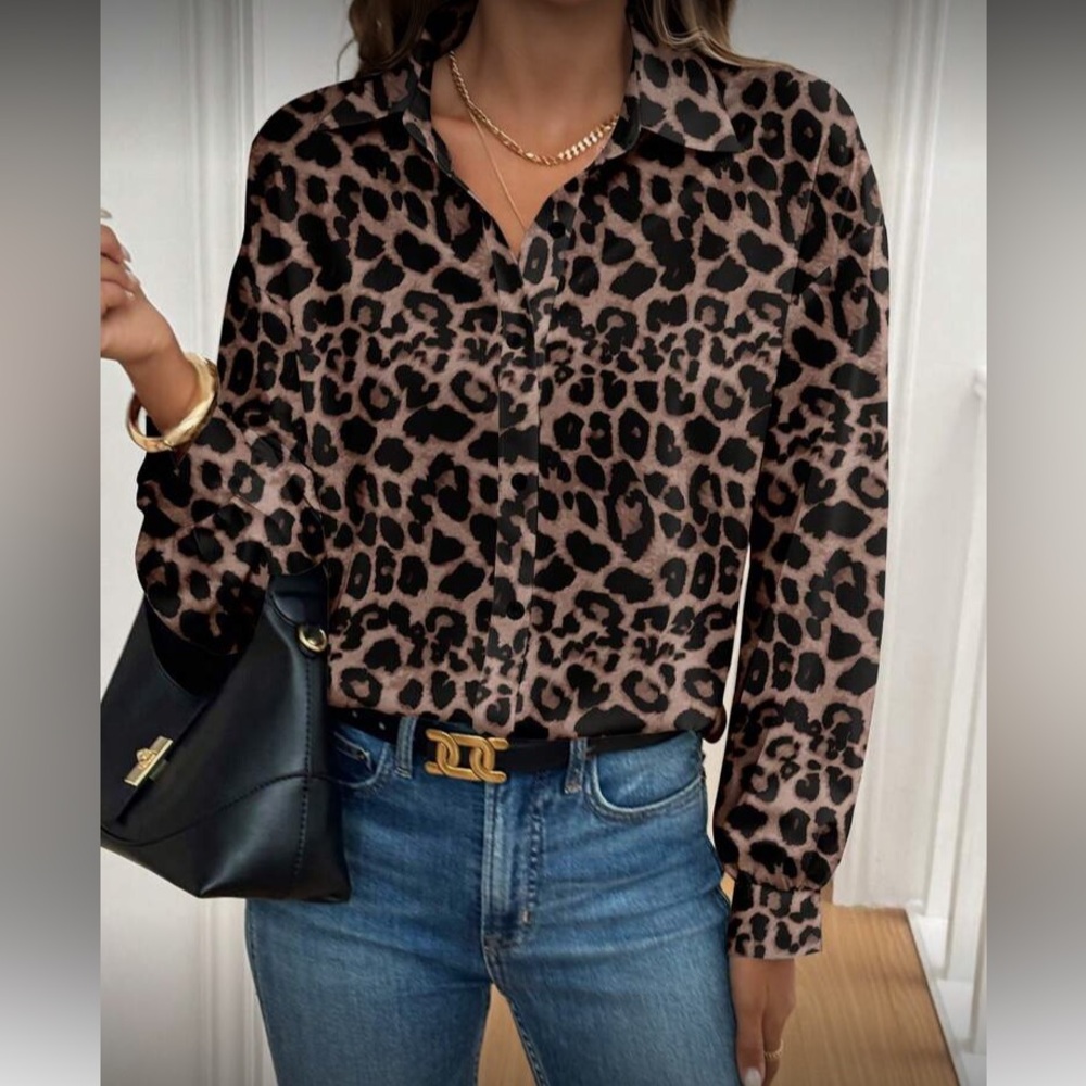 Leopard Print Button-Up Blouse - Picture 5 of 6